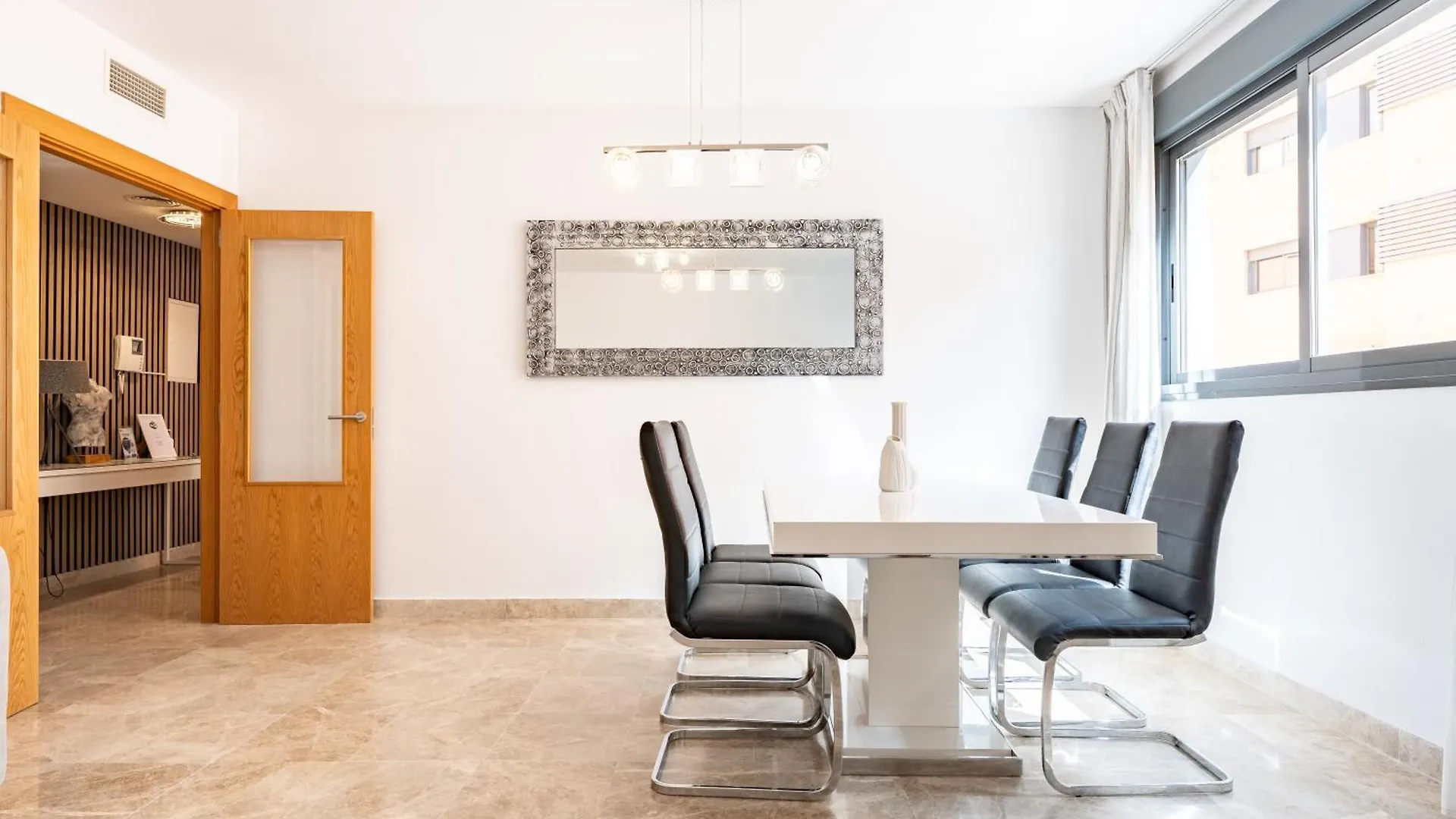 Maria Zambrano City Center & Parking Malaga Apartament